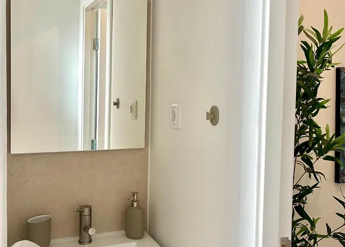 Apartment Sj2de Heart Of Lisbon, 1min To Augusta Arch! Spacious 2 Apts With 4br& 2ba *