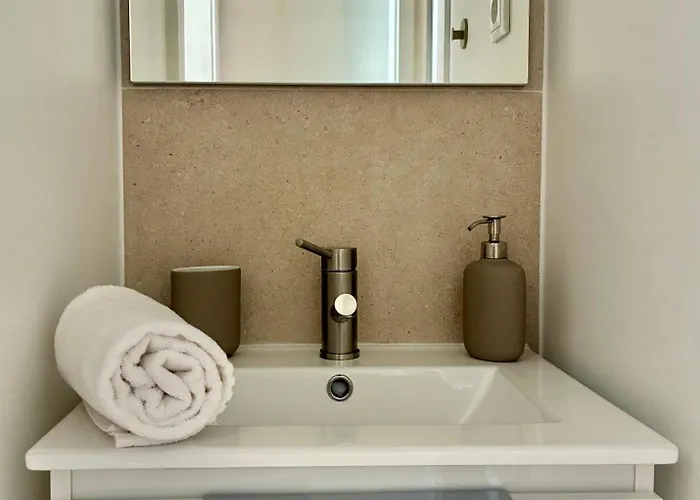 Apartment Sj2de Heart Of Lisbon, 1min To Augusta Arch! Spacious 2 Apts With 4br& 2ba Lissabon
