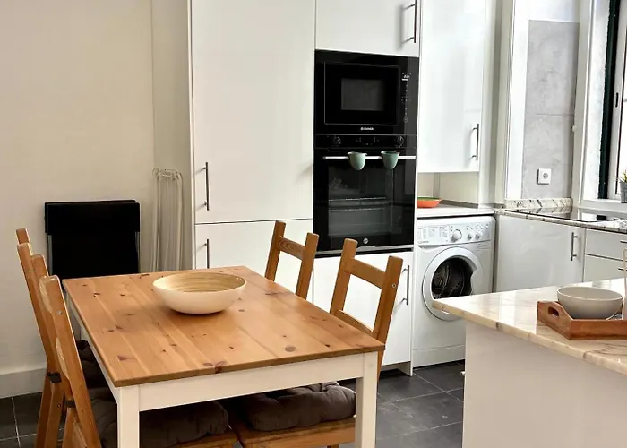 Sj2de Heart Of Lisbon, 1min To Augusta Arch! Spacious 2 Apts With 4br& 2ba * Lissabon
