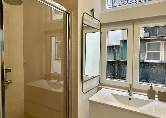 Apartment Sj2de Heart Of Lisbon, 1min To Augusta Arch! Spacious 2 Apts With 4br& 2ba Lissabon