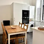 Sj2de Heart Of Lisbon, 1min To Augusta Arch! Spacious 2 Apts With 4br& 2ba * Lisboa